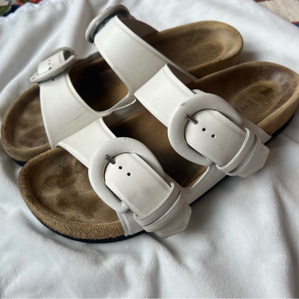 M. Gemi Matidle Due Flats in White